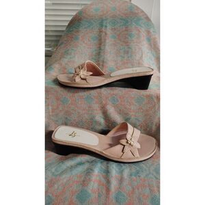 Life Stride Women's Pink Size 8M Floral Strap Open Toed Wedge‎